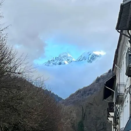 Un De Luchon, Avec Vue Sur Les Pyrenees