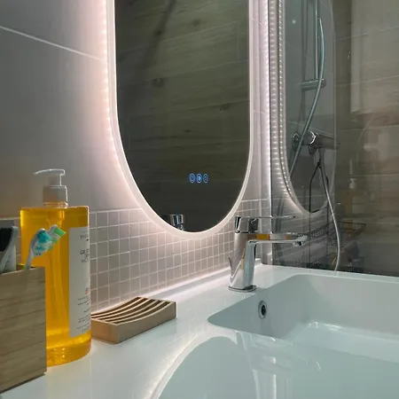 Un De Luchon, Avec Vue Sur Les Pyrenees * Bagneres-de-Luchon