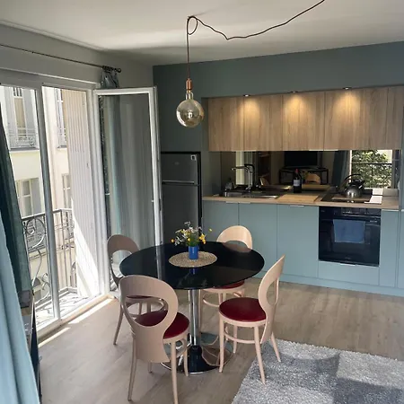 Un De Luchon, Avec Vue Sur Les Pyrenees *