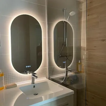 Un De Luchon, Avec Vue Sur Les Pyrénées * Bagnères-de-Luchon