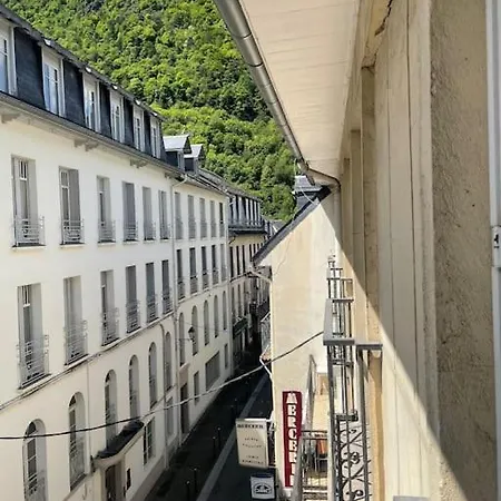 Un De Luchon, Avec Vue Sur Les Pyrenees