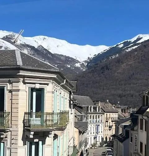 Un De Luchon, Avec Vue Sur Les Pyrenees * Bagnères-de-Luchon