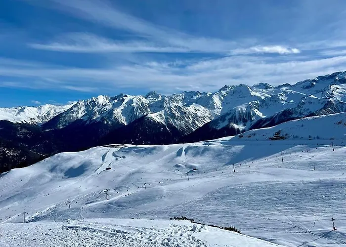 Un De Luchon, Avec Vue Sur Les Pyrenees