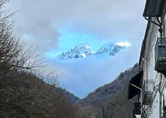 Un De Luchon, Avec Vue Sur Les Pyrenees